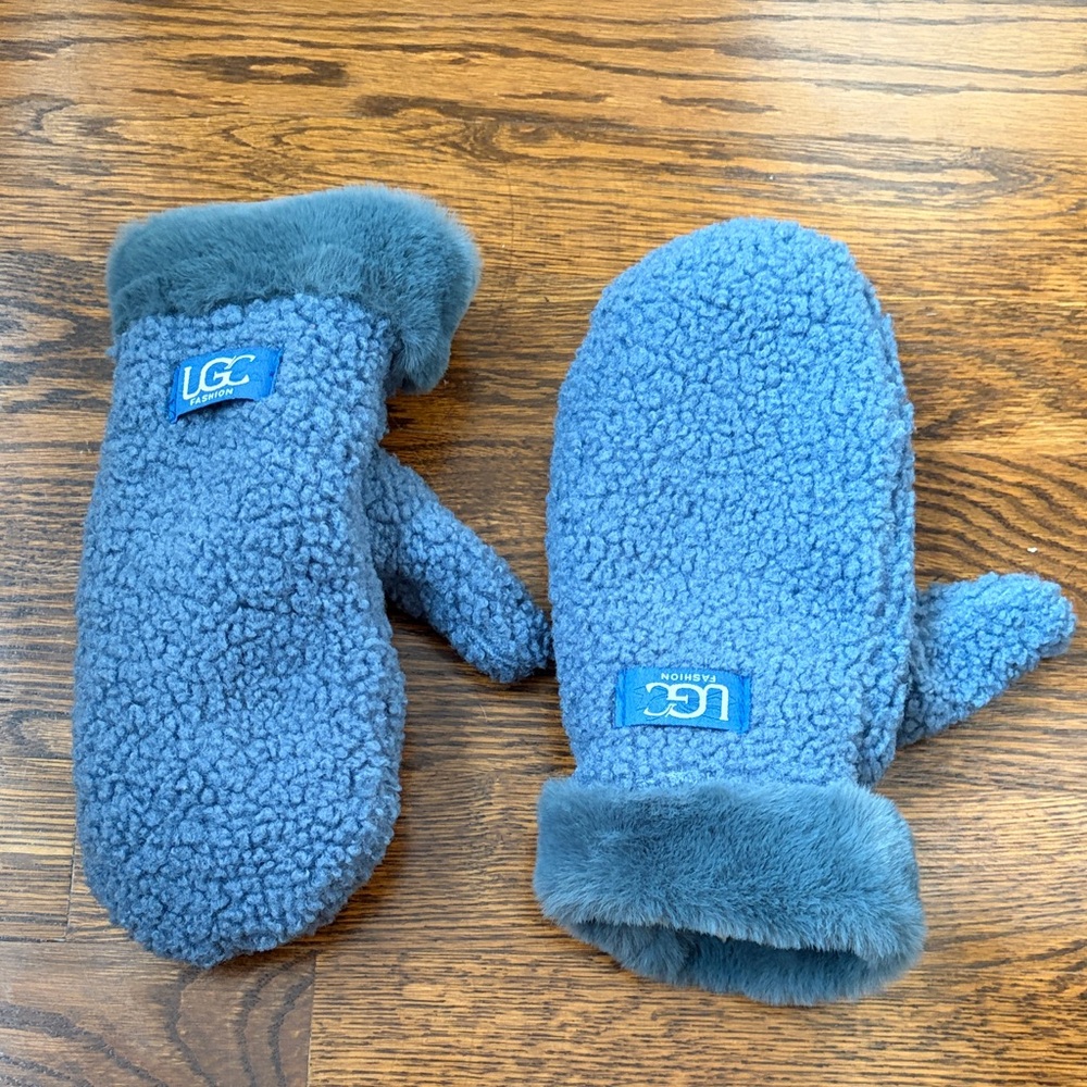 Blue faux Shearling Mittens